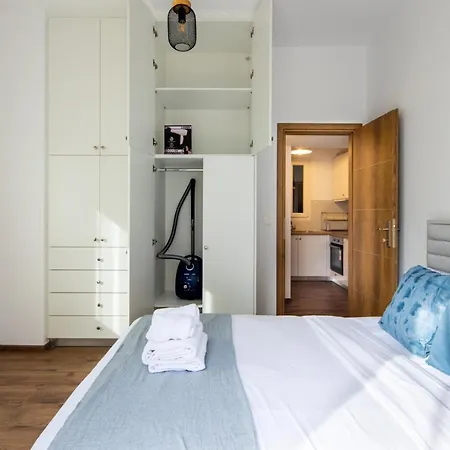 Alex 2 Bedroom In *