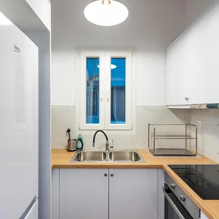 Alex 2 Bedroom In *